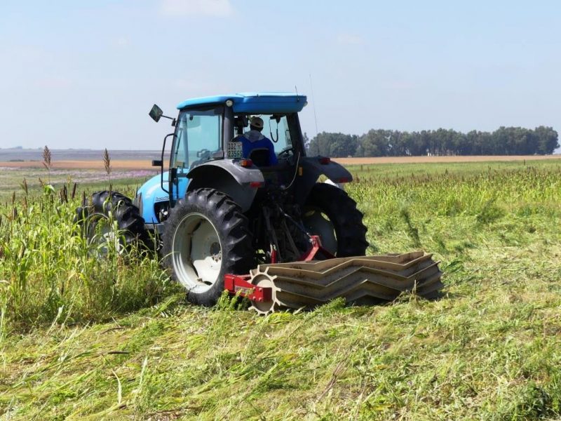 Kuys Industries roller crimper in action